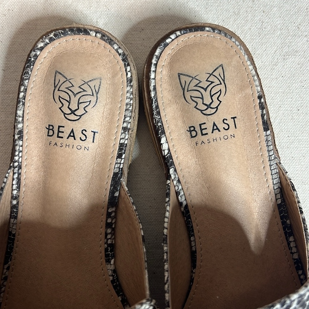 Beast Fashion Snakeskin Pointed Toe Mule Slides - Size 7 - Picture 8 of 10